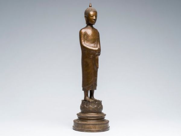 Opkoper bronzen en houten boeddha's